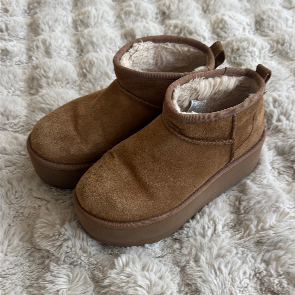 UGG Ultra Mini Platform